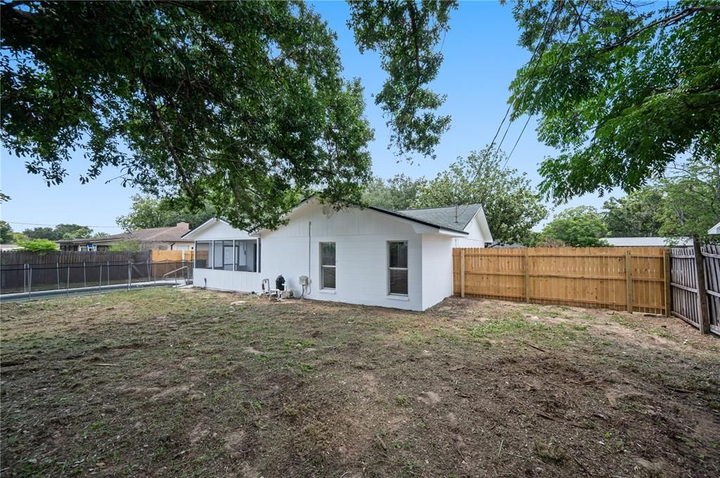 На продажу: $325,000 (3 спален, 2 ванн, 1302 Квадратных фут)