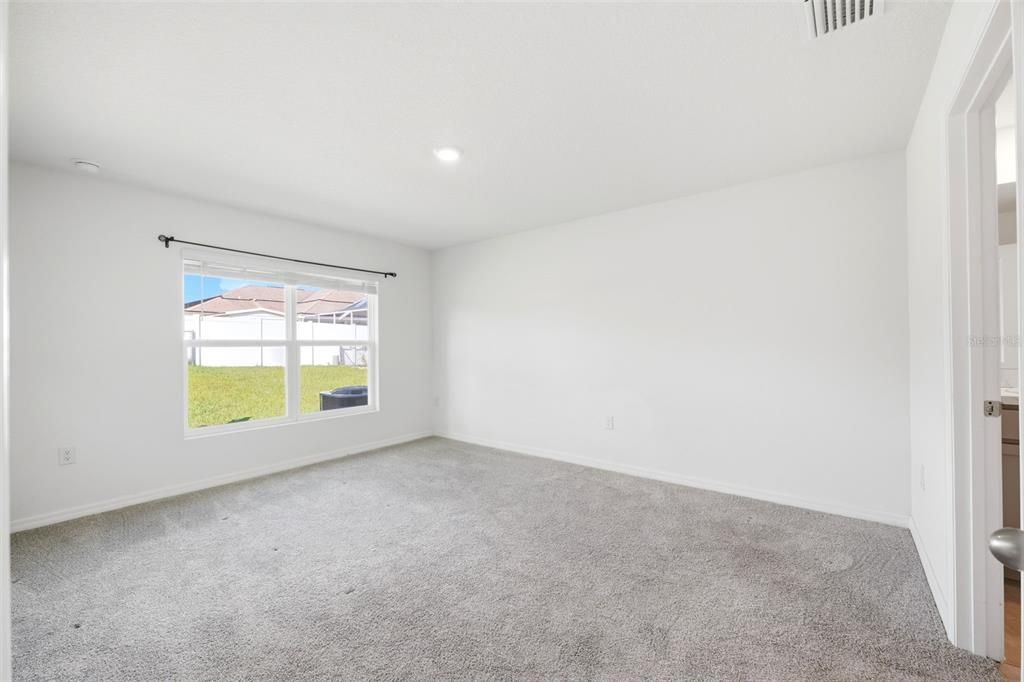 En Venta: $345,000 (4 camas, 2 baños, 1828 Pies cuadrados)
