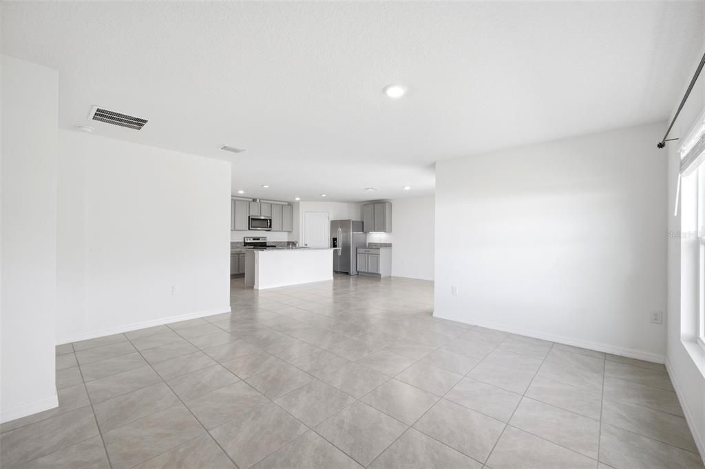 En Venta: $345,000 (4 camas, 2 baños, 1828 Pies cuadrados)