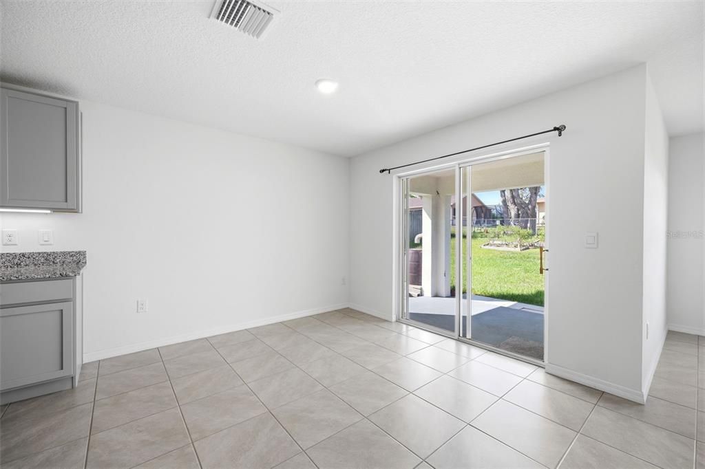 En Venta: $345,000 (4 camas, 2 baños, 1828 Pies cuadrados)