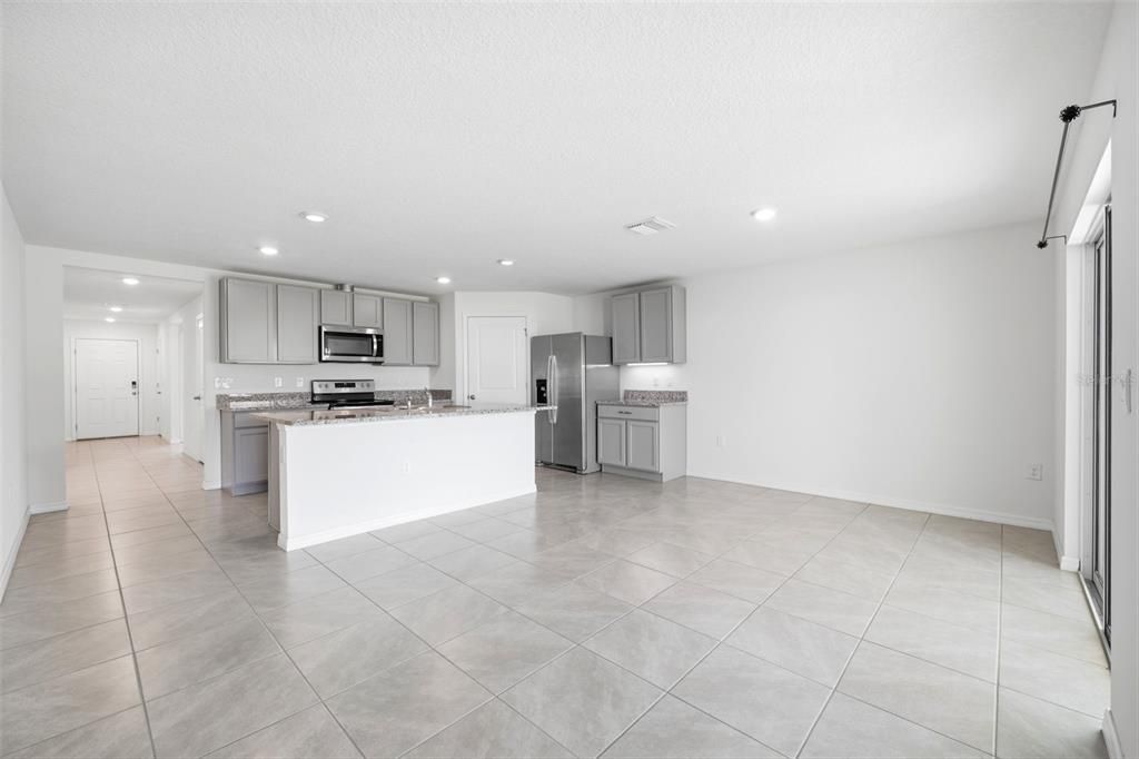 En Venta: $345,000 (4 camas, 2 baños, 1828 Pies cuadrados)