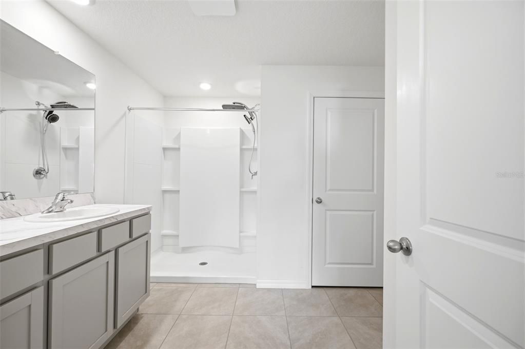 En Venta: $345,000 (4 camas, 2 baños, 1828 Pies cuadrados)