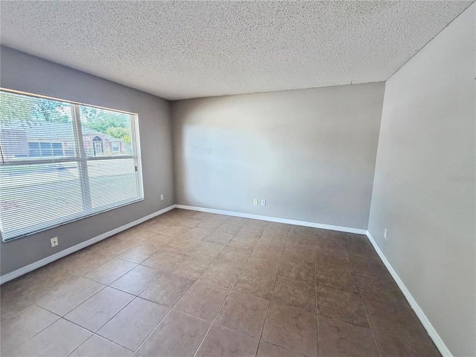 En Venta: $325,000 (3 camas, 2 baños, 1825 Pies cuadrados)