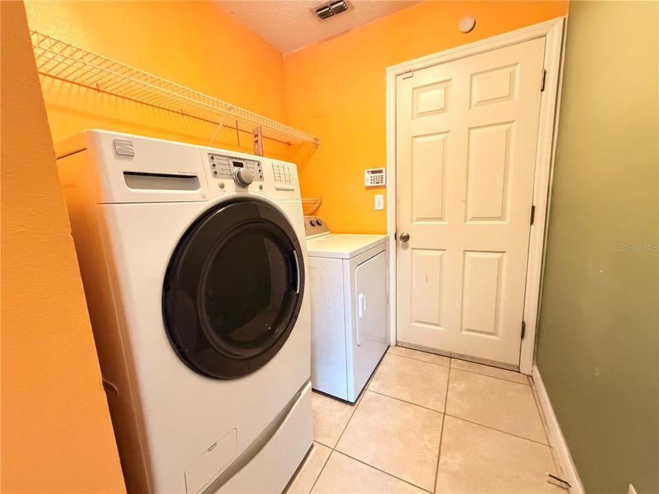 En Venta: $325,000 (3 camas, 2 baños, 1825 Pies cuadrados)