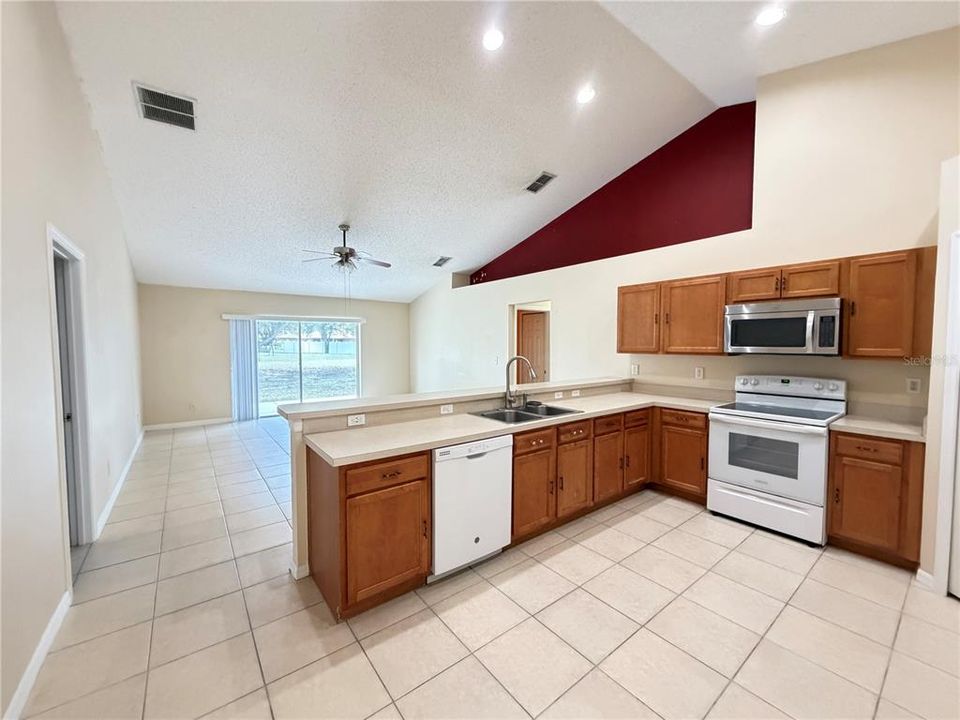 En Venta: $325,000 (3 camas, 2 baños, 1825 Pies cuadrados)