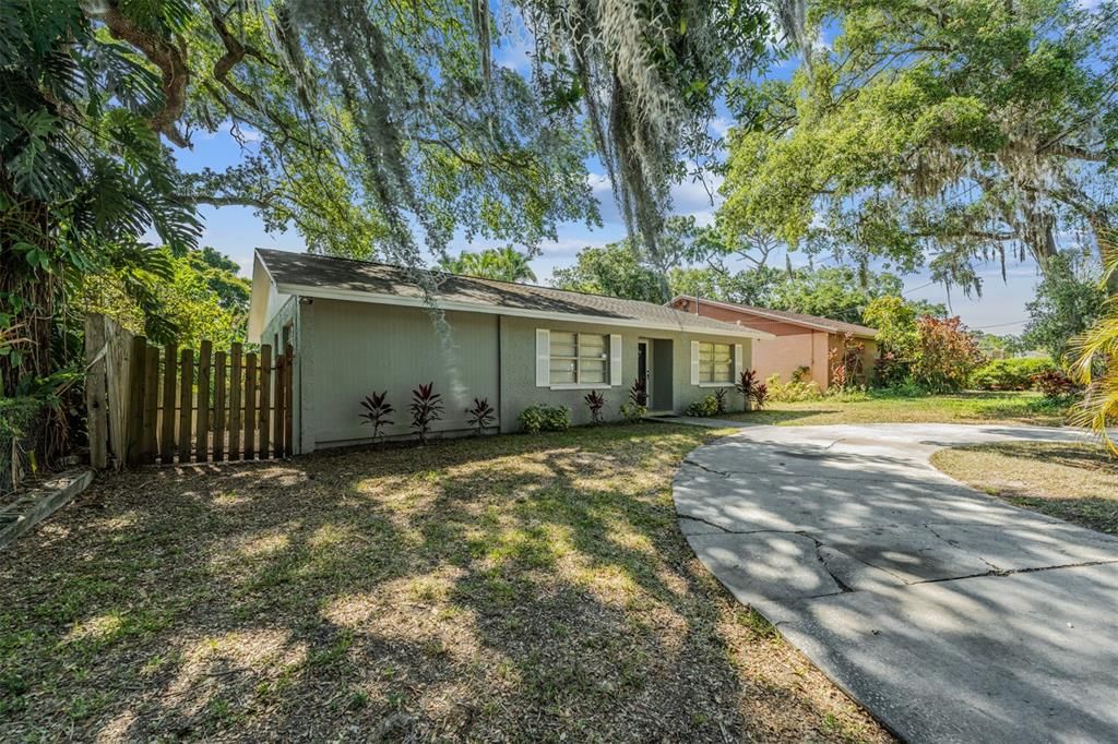 For Rent: $2,195 (4 beds, 2 baths, 1762 Square Feet)