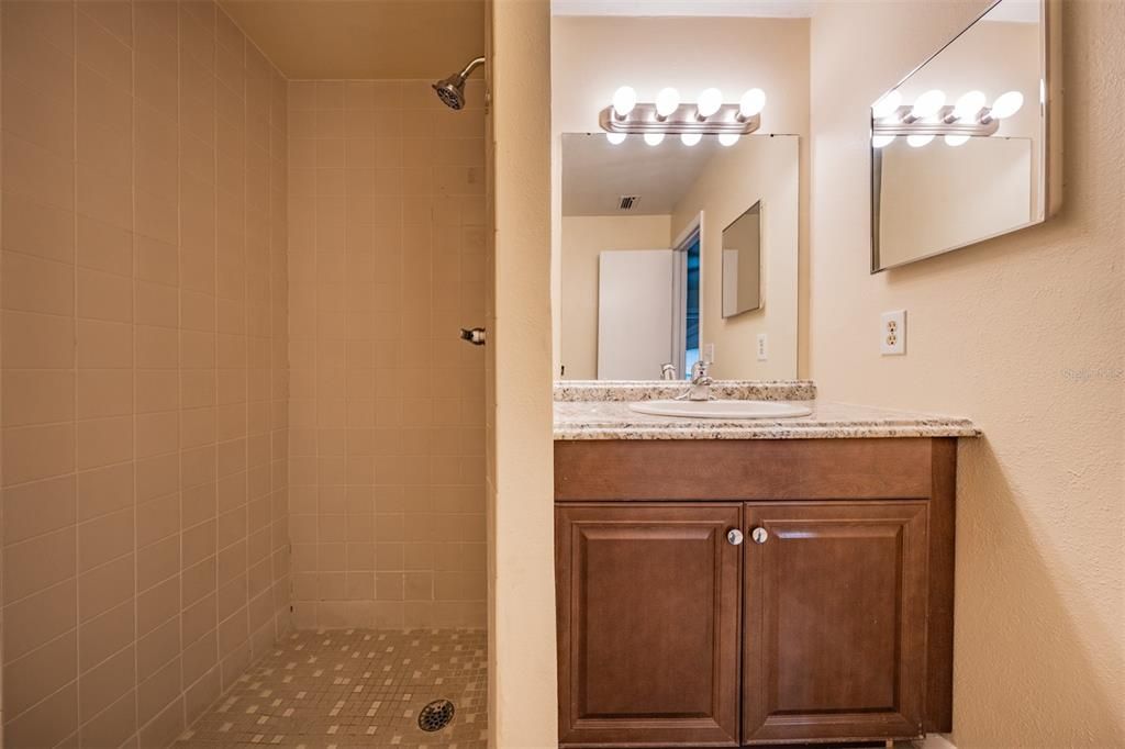 For Rent: $2,195 (4 beds, 2 baths, 1762 Square Feet)