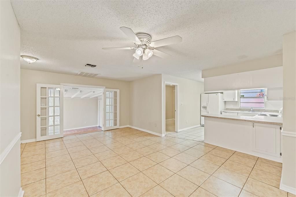 For Rent: $2,195 (4 beds, 2 baths, 1762 Square Feet)