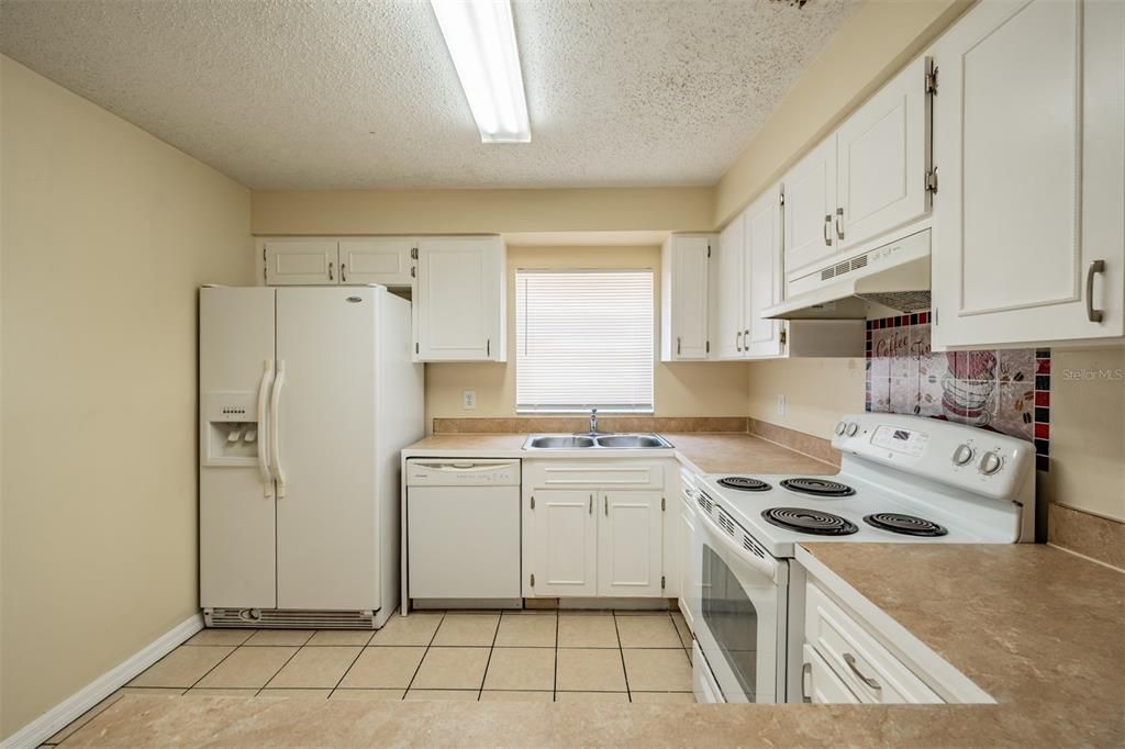 For Rent: $2,195 (4 beds, 2 baths, 1762 Square Feet)