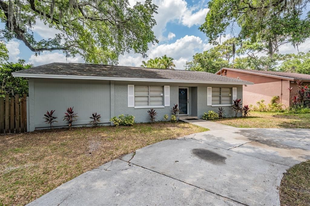 For Rent: $2,195 (4 beds, 2 baths, 1762 Square Feet)