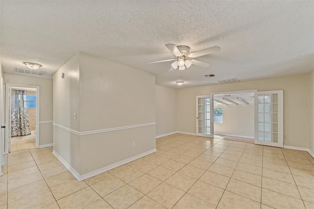 For Rent: $2,195 (4 beds, 2 baths, 1762 Square Feet)