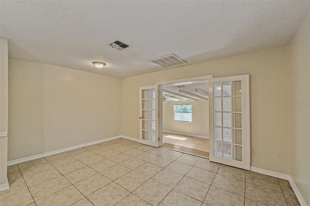 For Rent: $2,195 (4 beds, 2 baths, 1762 Square Feet)