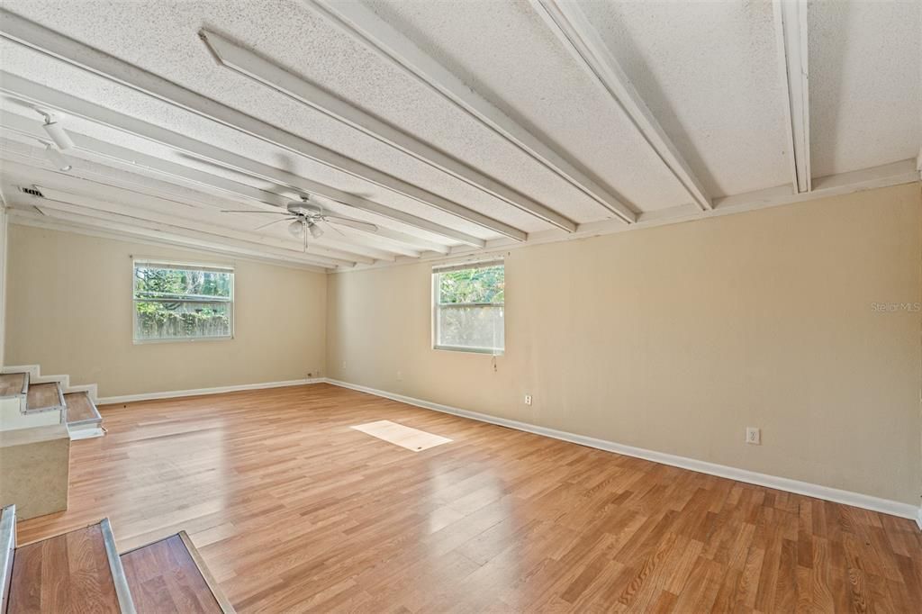 For Rent: $2,195 (4 beds, 2 baths, 1762 Square Feet)