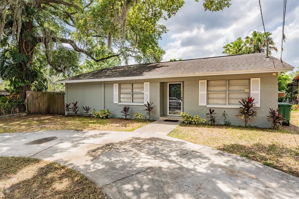 For Rent: $2,195 (4 beds, 2 baths, 1762 Square Feet)