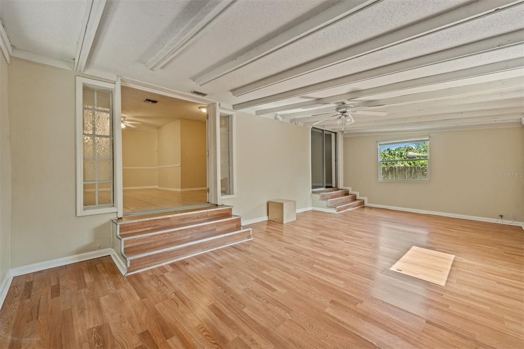 For Rent: $2,195 (4 beds, 2 baths, 1762 Square Feet)