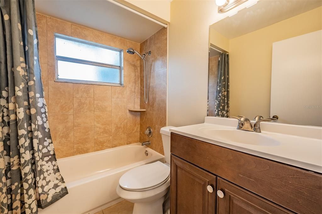 For Rent: $2,195 (4 beds, 2 baths, 1762 Square Feet)