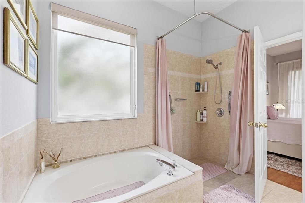 На продажу: $649,900 (4 спален, 2 ванн, 2597 Квадратных фут)