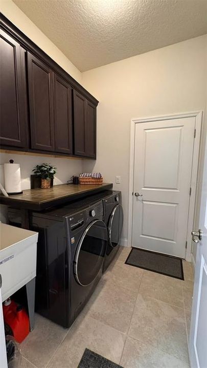 En Venta: $599,900 (3 camas, 3 baños, 1851 Pies cuadrados)