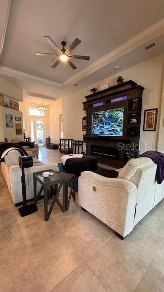 En Venta: $599,900 (3 camas, 3 baños, 1851 Pies cuadrados)