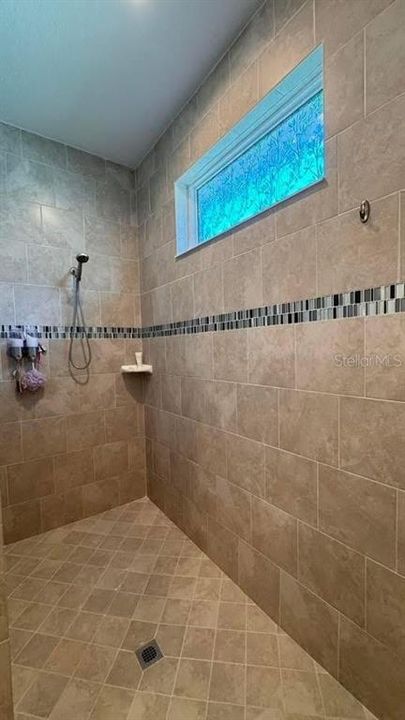 En Venta: $599,900 (3 camas, 3 baños, 1851 Pies cuadrados)