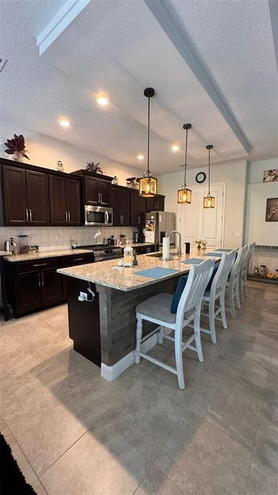 En Venta: $599,900 (3 camas, 3 baños, 1851 Pies cuadrados)