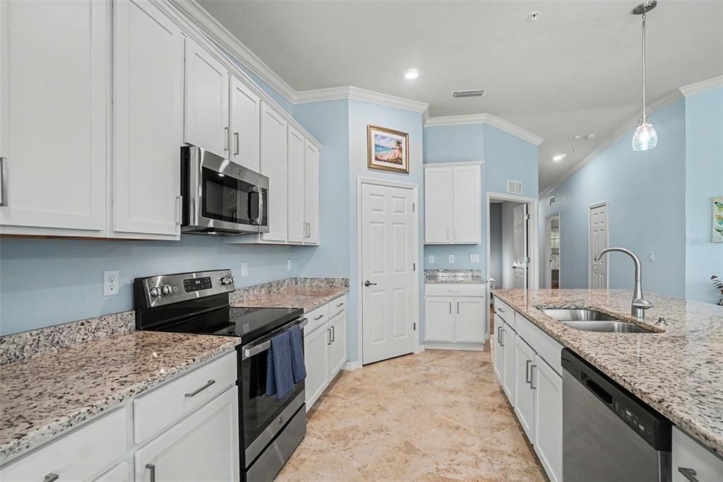For Sale: $339,000 (2 beds, 2 baths, 1366 Square Feet)