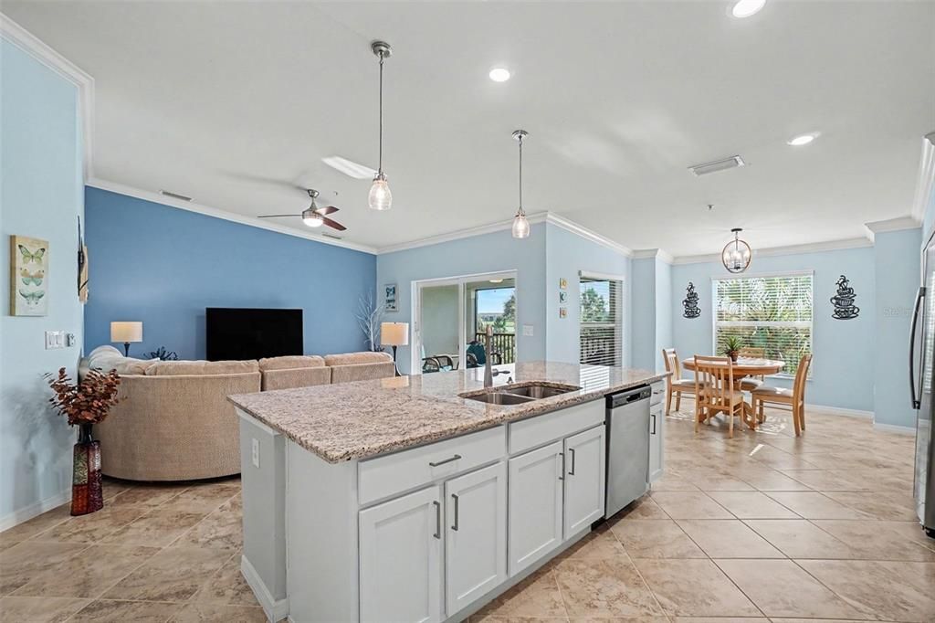 For Sale: $339,000 (2 beds, 2 baths, 1366 Square Feet)