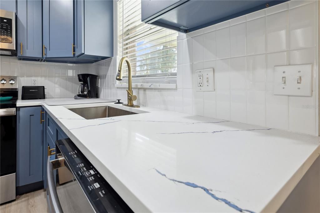 В аренду: $2,100 (2 спален, 1 ванн, 1056 Квадратных фут)