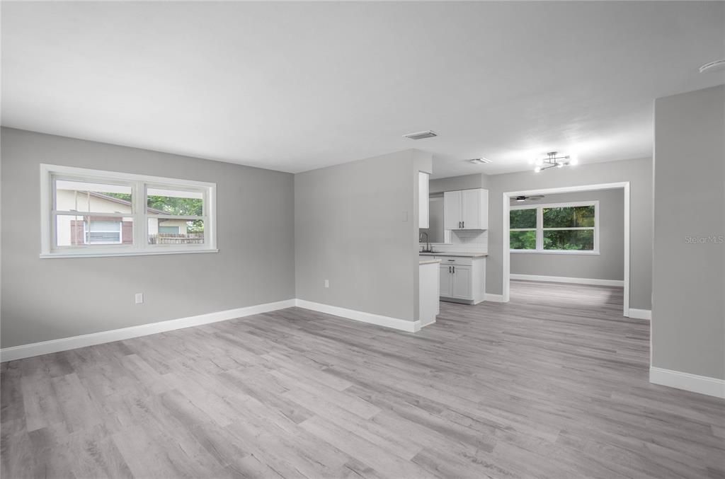 For Sale: $194,900 (2 beds, 1 baths, 1108 Square Feet)