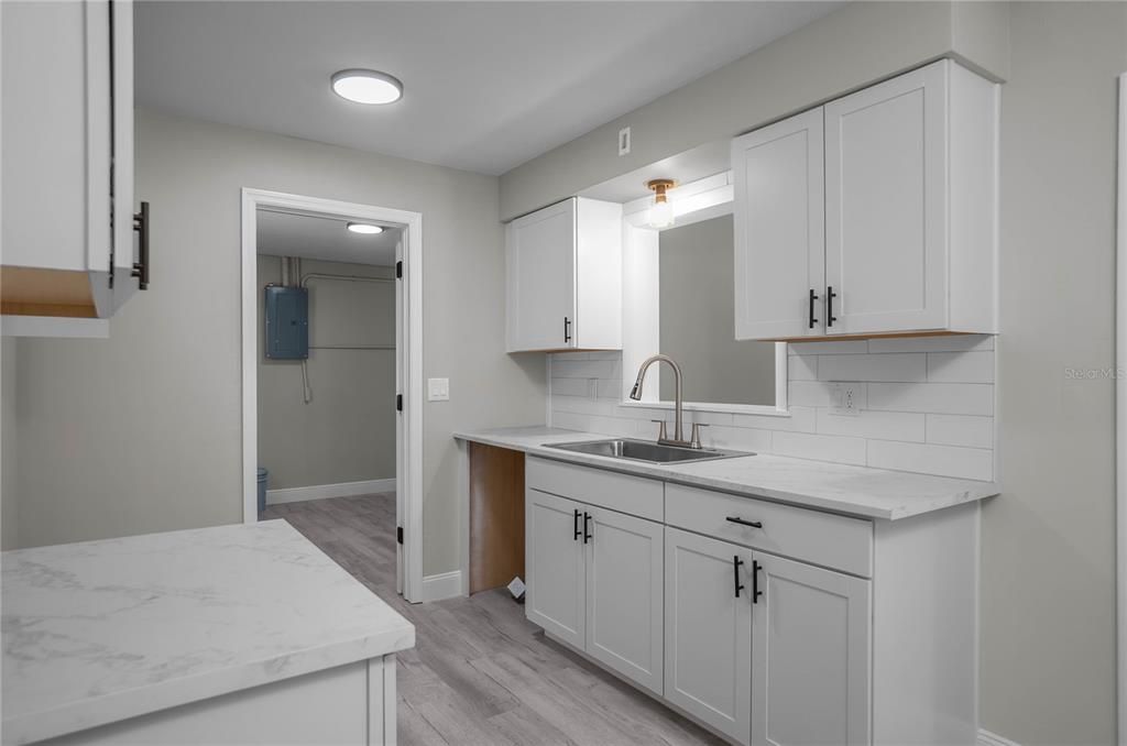 For Sale: $194,900 (2 beds, 1 baths, 1108 Square Feet)