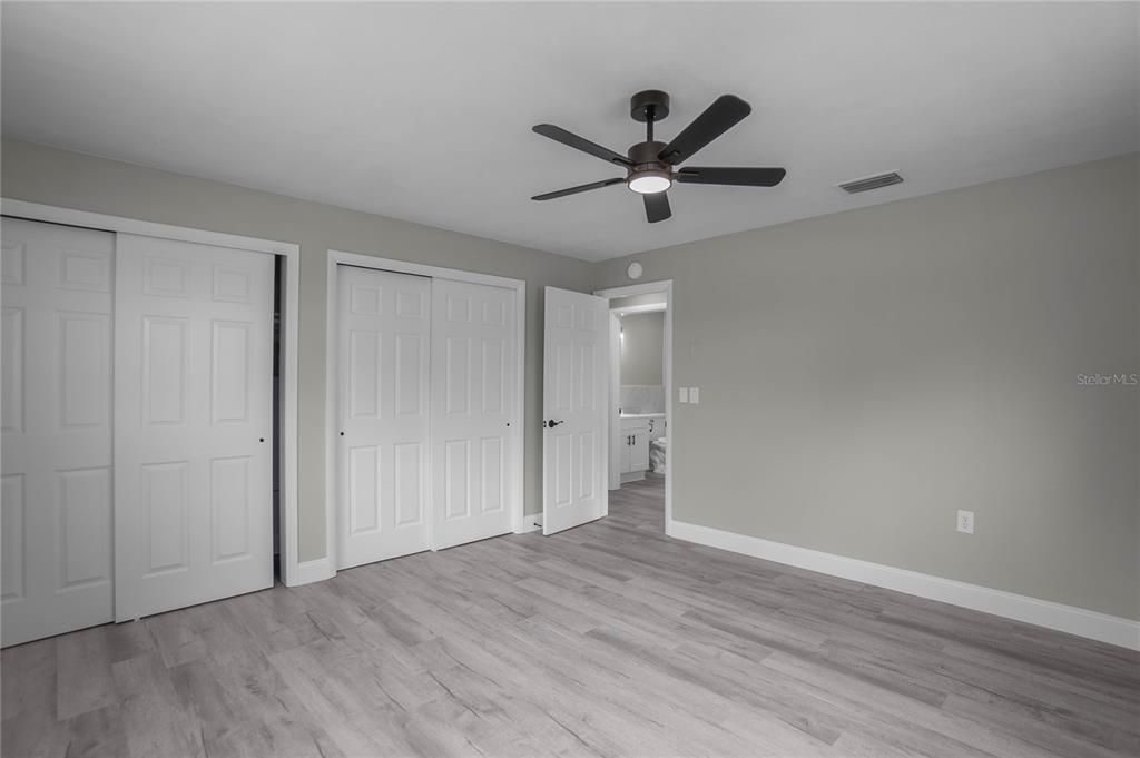 For Sale: $194,900 (2 beds, 1 baths, 1108 Square Feet)