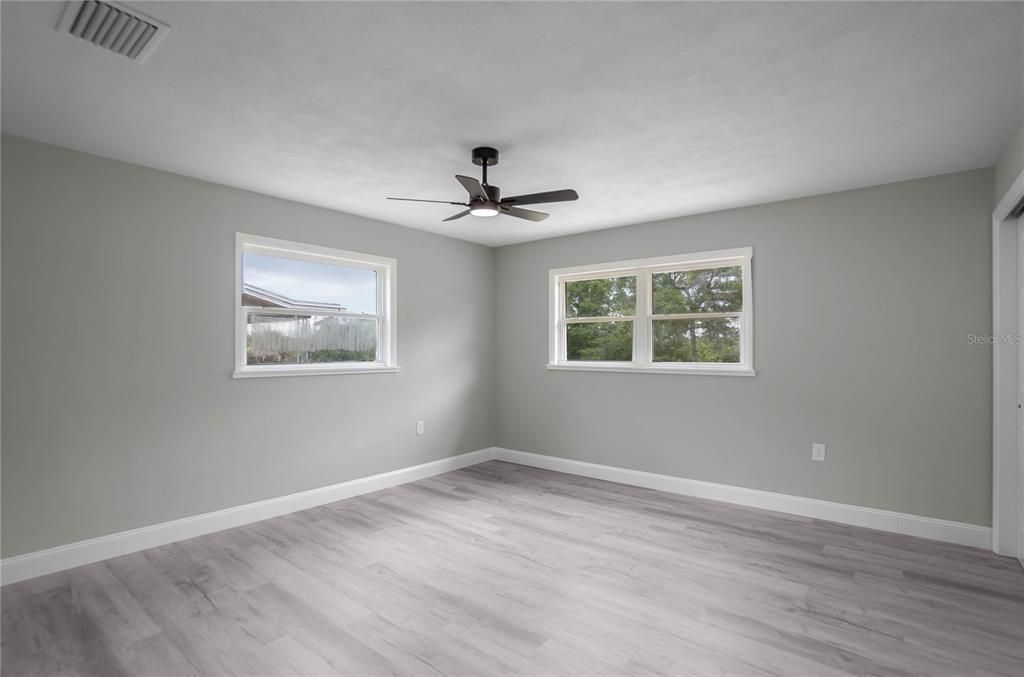 For Sale: $194,900 (2 beds, 1 baths, 1108 Square Feet)
