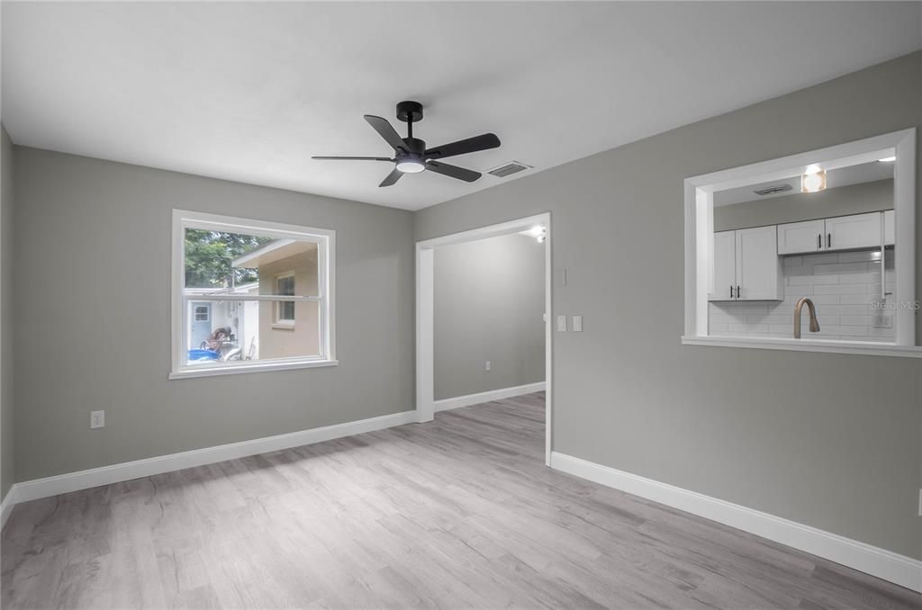For Sale: $194,900 (2 beds, 1 baths, 1108 Square Feet)