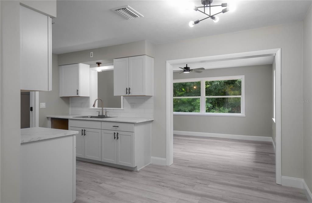 For Sale: $194,900 (2 beds, 1 baths, 1108 Square Feet)