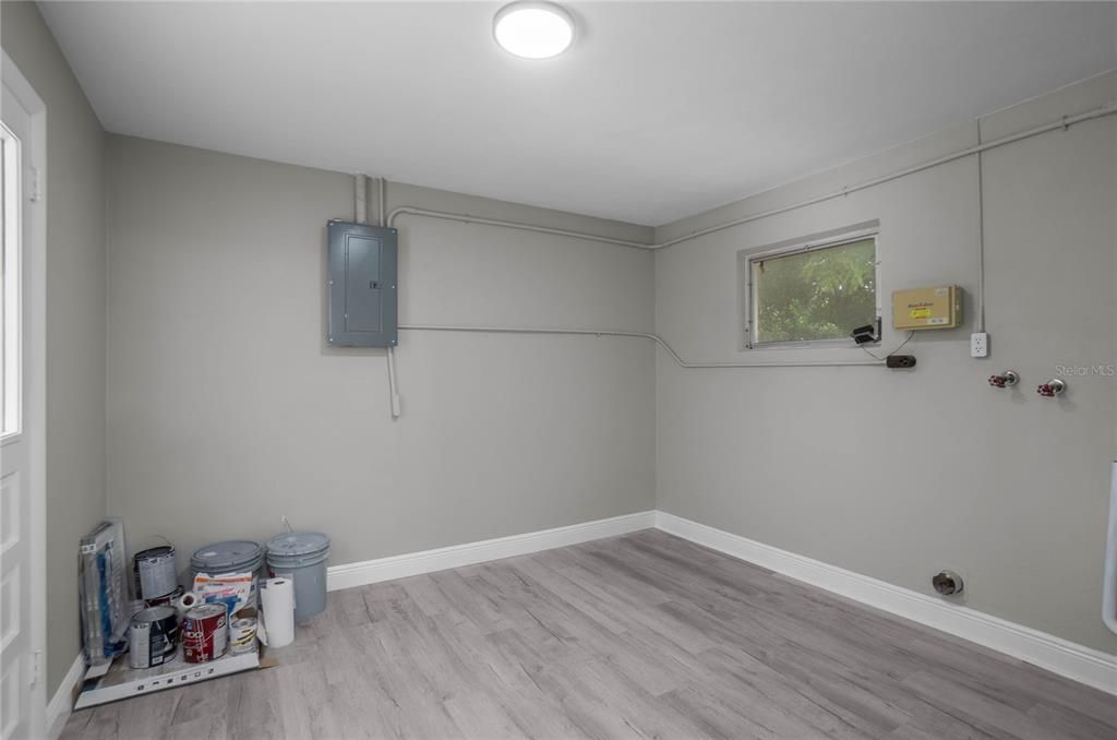 For Sale: $194,900 (2 beds, 1 baths, 1108 Square Feet)