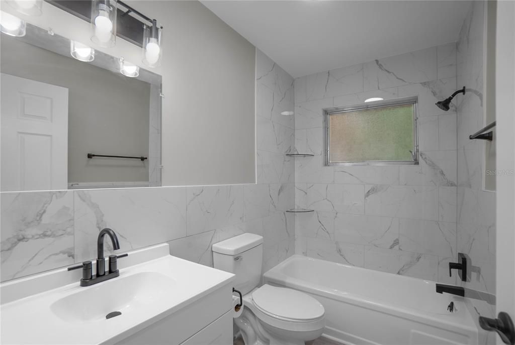 For Sale: $194,900 (2 beds, 1 baths, 1108 Square Feet)