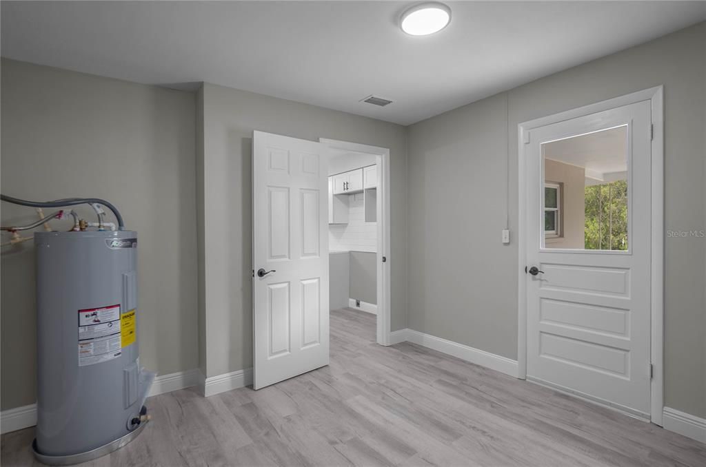For Sale: $194,900 (2 beds, 1 baths, 1108 Square Feet)