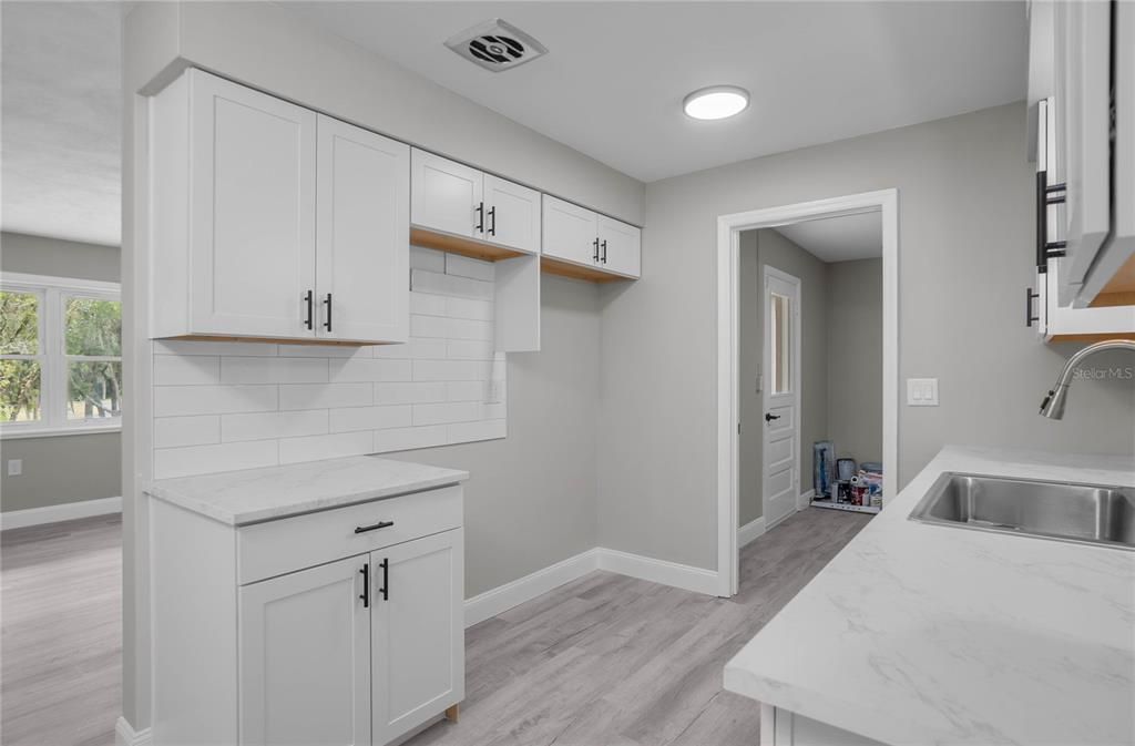 For Sale: $194,900 (2 beds, 1 baths, 1108 Square Feet)