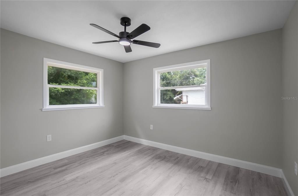 For Sale: $194,900 (2 beds, 1 baths, 1108 Square Feet)