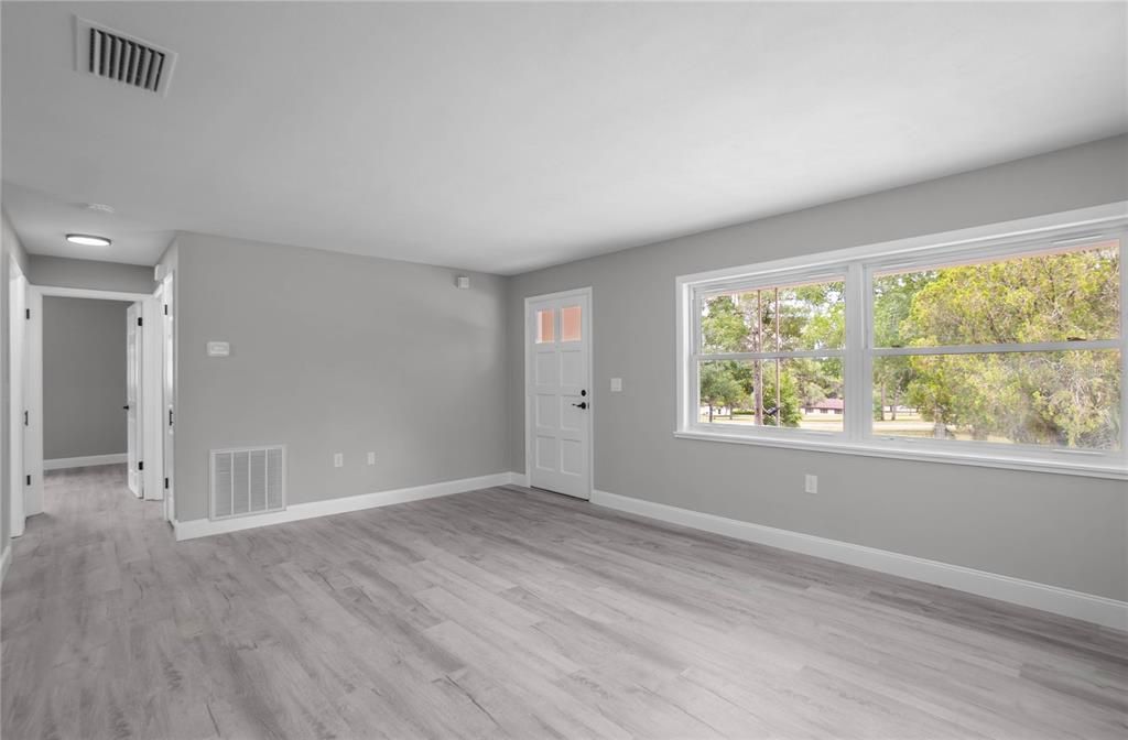 For Sale: $194,900 (2 beds, 1 baths, 1108 Square Feet)