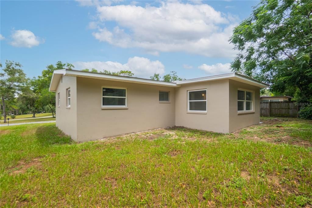 For Sale: $194,900 (2 beds, 1 baths, 1108 Square Feet)