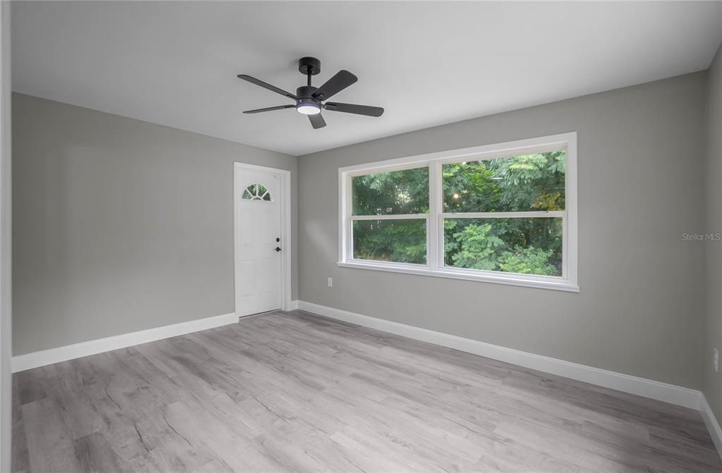 For Sale: $194,900 (2 beds, 1 baths, 1108 Square Feet)