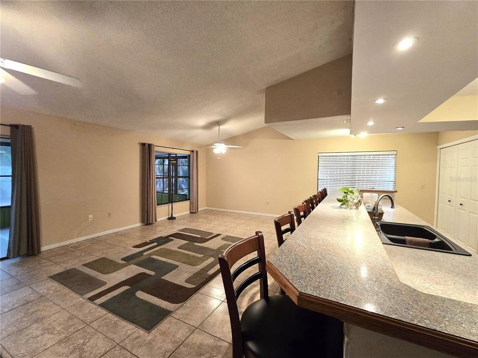 En Venta: $364,000 (3 camas, 2 baños, 1688 Pies cuadrados)