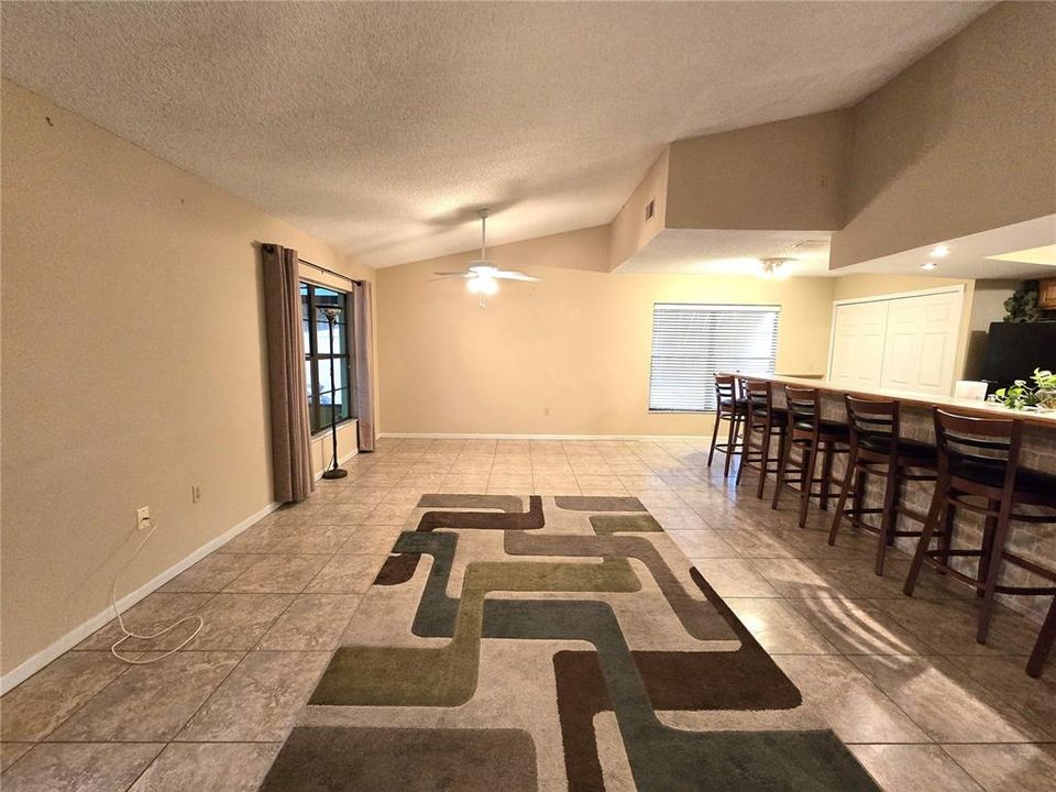 En Venta: $364,000 (3 camas, 2 baños, 1688 Pies cuadrados)
