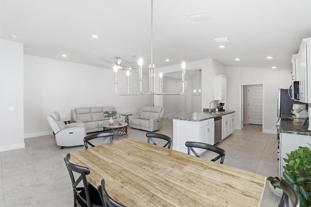 En Venta: $350,000 (3 camas, 2 baños, 1970 Pies cuadrados)