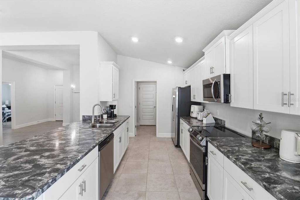 En Venta: $350,000 (3 camas, 2 baños, 1970 Pies cuadrados)