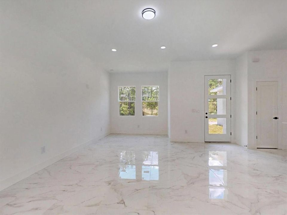 For Sale: $345,000 (3 beds, 2 baths, 1612 Square Feet)