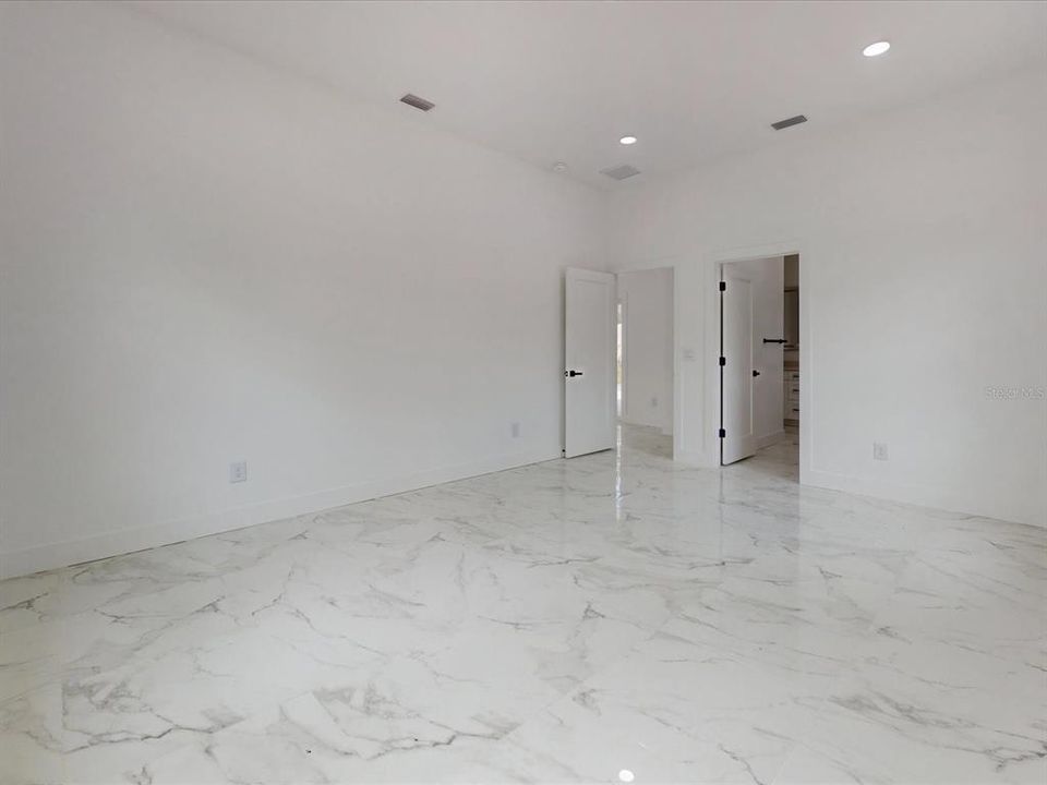 For Sale: $345,000 (3 beds, 2 baths, 1612 Square Feet)