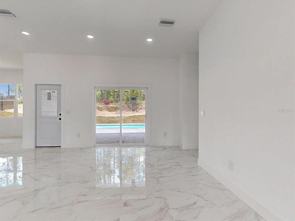 For Sale: $345,000 (3 beds, 2 baths, 1612 Square Feet)