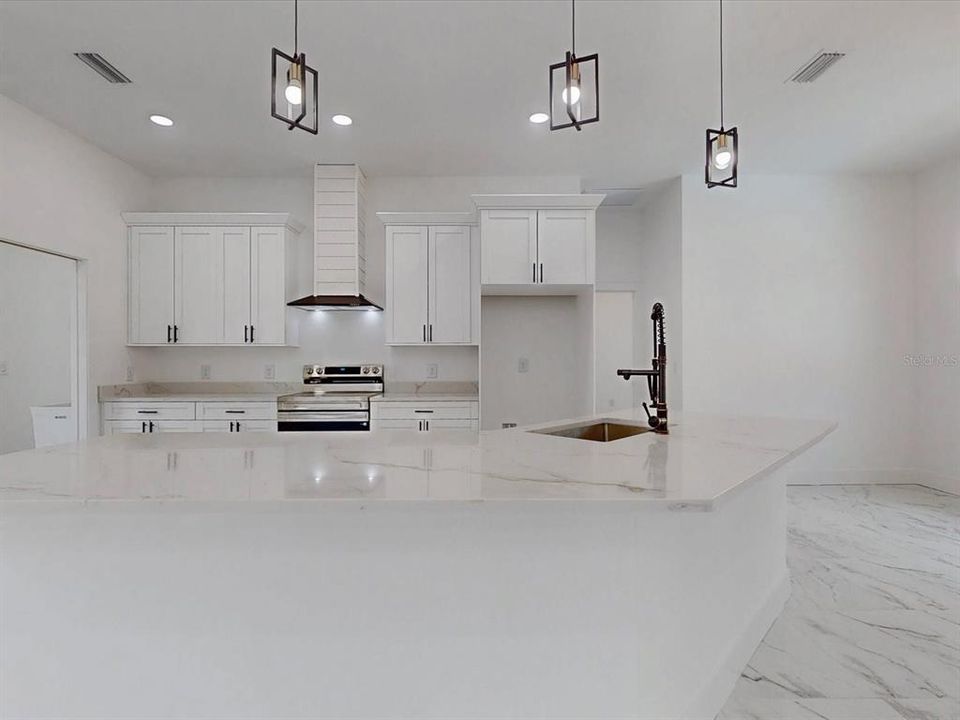 For Sale: $345,000 (3 beds, 2 baths, 1612 Square Feet)